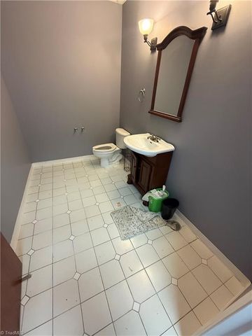 808 W English Road, High Point, NC 27262