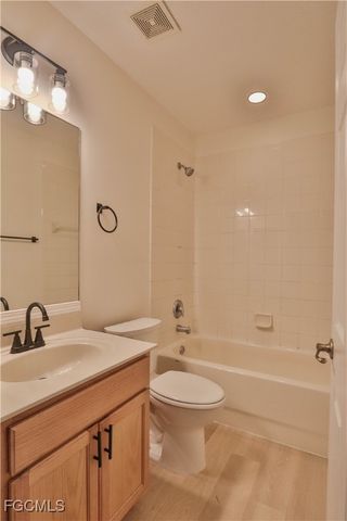 9724 Roundstone CIR, Fort Myers, FL 33967