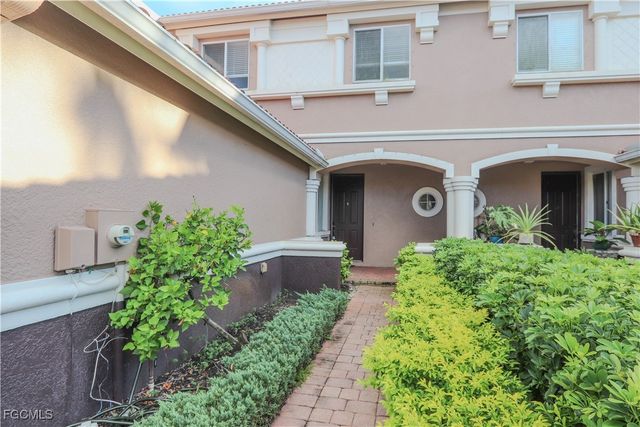 9724 Roundstone CIR, Fort Myers, FL 33967