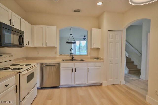 9724 Roundstone CIR, Fort Myers, FL 33967