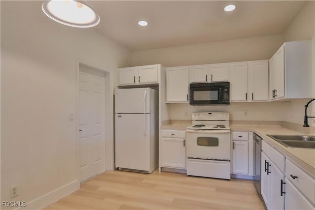 9724 Roundstone CIR, Fort Myers, FL 33967