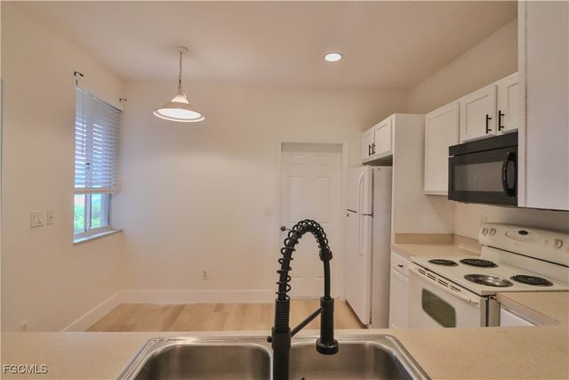 9724 Roundstone CIR, Fort Myers, FL 33967