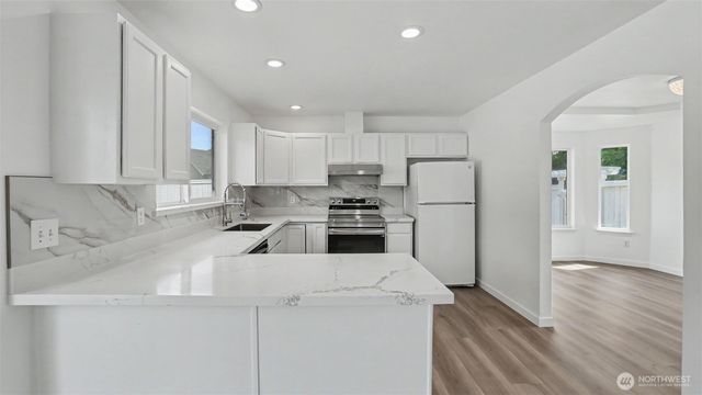 20707 122nd Place SE, Kent, WA 98031