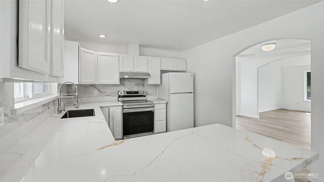 20707 122nd Place SE, Kent, WA 98031
