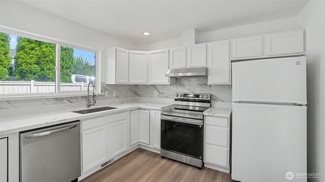 20707 122nd Place SE, Kent, WA 98031
