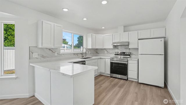 20707 122nd Place SE, Kent, WA 98031