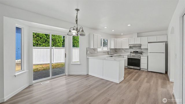 20707 122nd Place SE, Kent, WA 98031