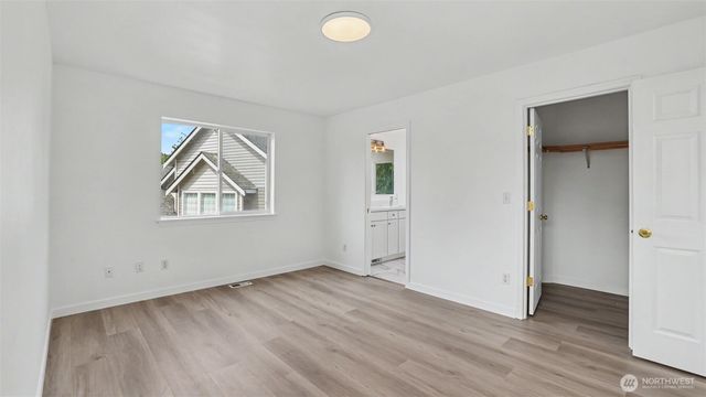 20707 122nd Place SE, Kent, WA 98031