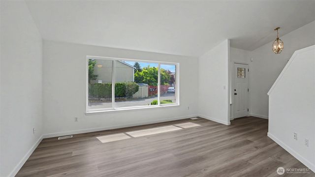 20707 122nd Place SE, Kent, WA 98031