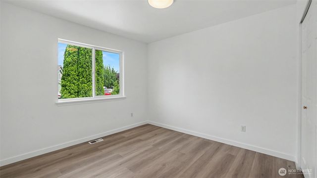 20707 122nd Place SE, Kent, WA 98031