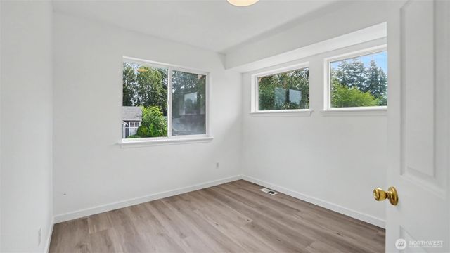 20707 122nd Place SE, Kent, WA 98031