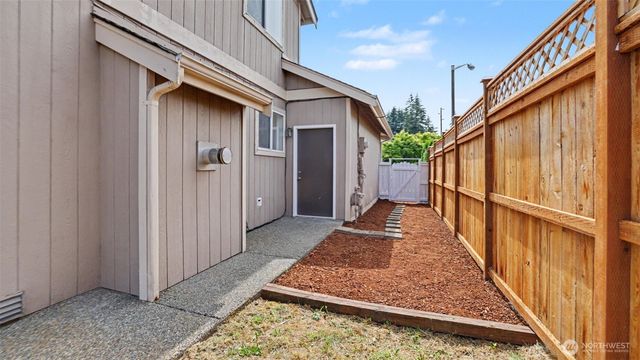 20707 122nd Place SE, Kent, WA 98031