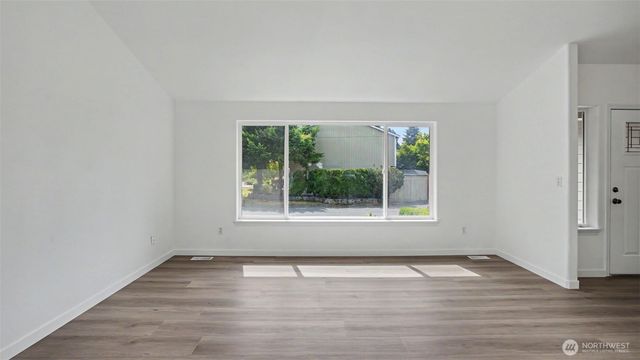 20707 122nd Place SE, Kent, WA 98031