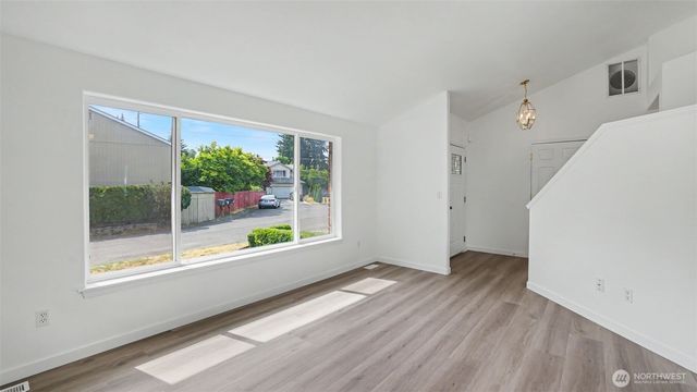 20707 122nd Place SE, Kent, WA 98031