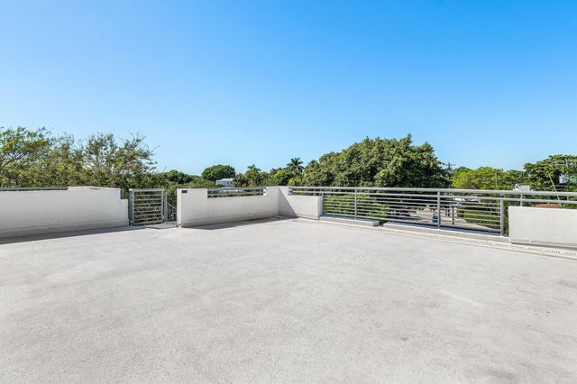 226 Palm Court, Delray Beach, FL 33444