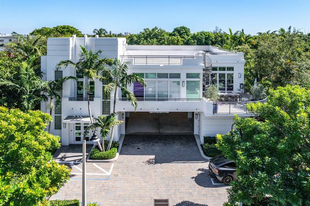 226 Palm Court, Delray Beach, FL 33444