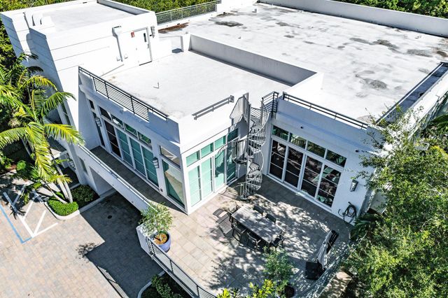 226 Palm Court, Delray Beach, FL 33444