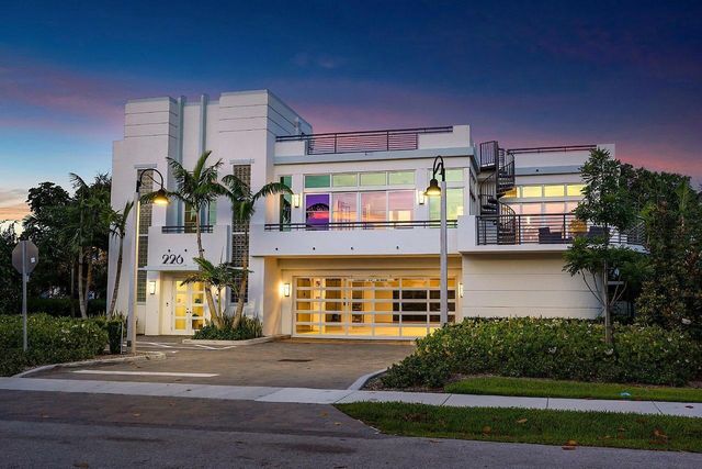 226 Palm Court, Delray Beach, FL 33444