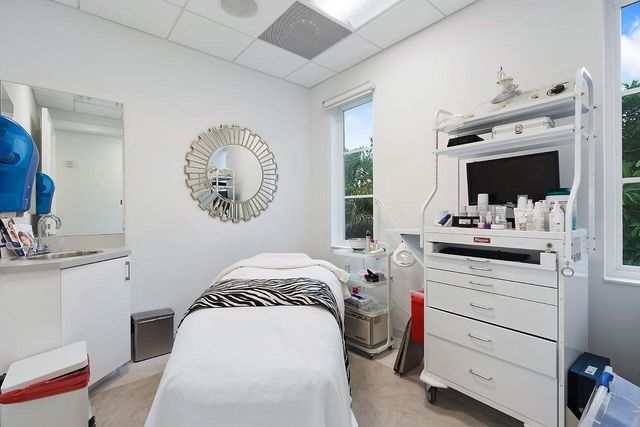 226 Palm Court, Delray Beach, FL 33444