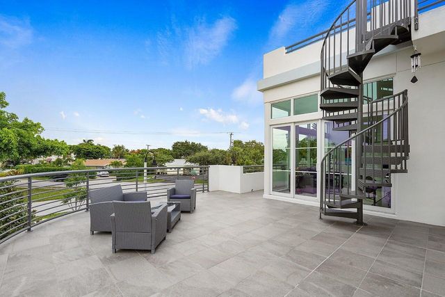 226 Palm Court, Delray Beach, FL 33444