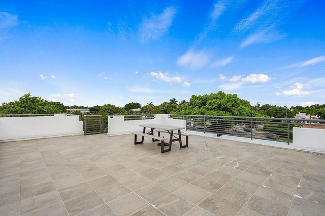 226 Palm Court, Delray Beach, FL 33444