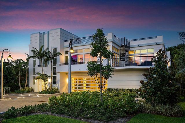 226 Palm Court, Delray Beach, FL 33444