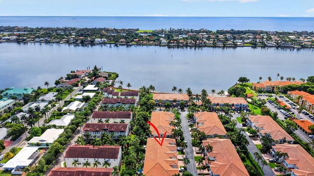 124 Las Brisas Circle, Hypoluxo, FL 33462