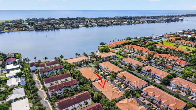 124 Las Brisas Circle, Hypoluxo, FL 33462