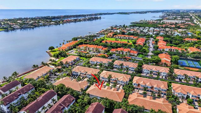124 Las Brisas Circle, Hypoluxo, FL 33462