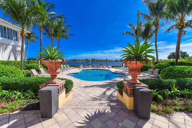 124 Las Brisas Circle, Hypoluxo, FL 33462