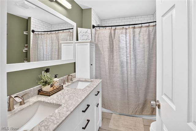 8247 Fairlane Drive, Macedonia, OH 44056