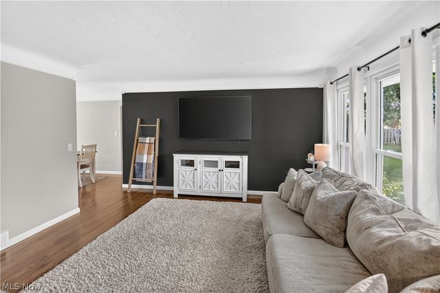 8247 Fairlane Drive, Macedonia, OH 44056