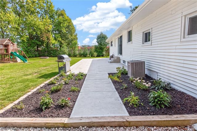 8247 Fairlane Drive, Macedonia, OH 44056