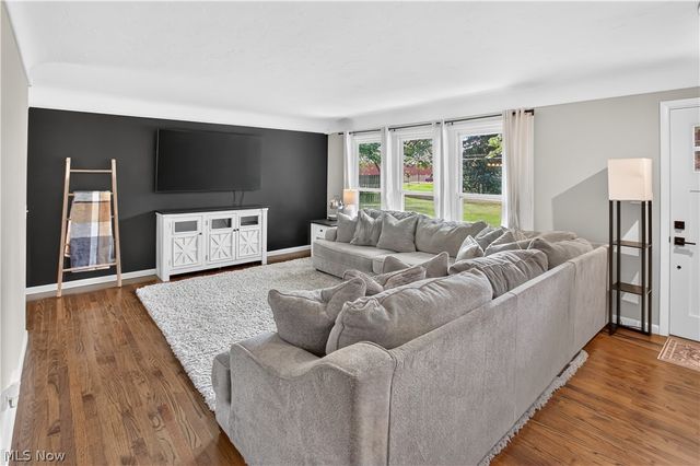 8247 Fairlane Drive, Macedonia, OH 44056
