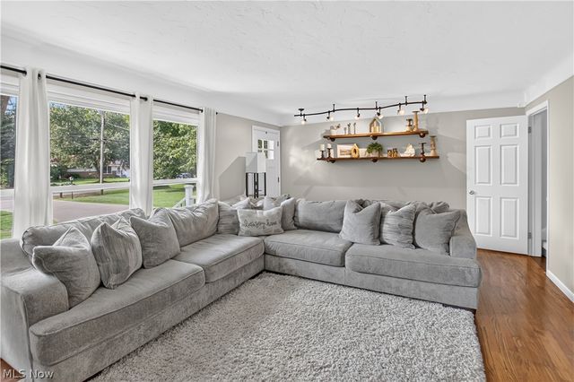 8247 Fairlane Drive, Macedonia, OH 44056