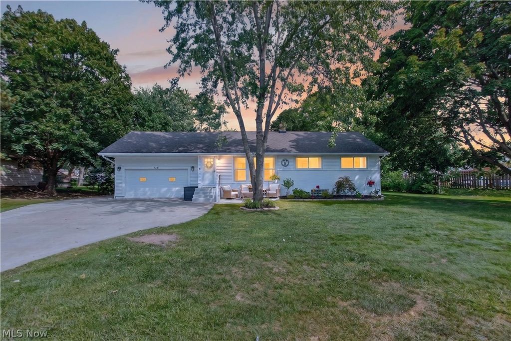 8247 Fairlane Drive, Macedonia, OH 44056