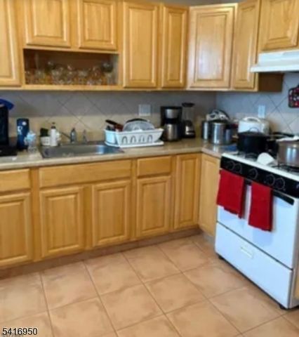 230 Niles St 3, Elizabeth City, NJ 07202