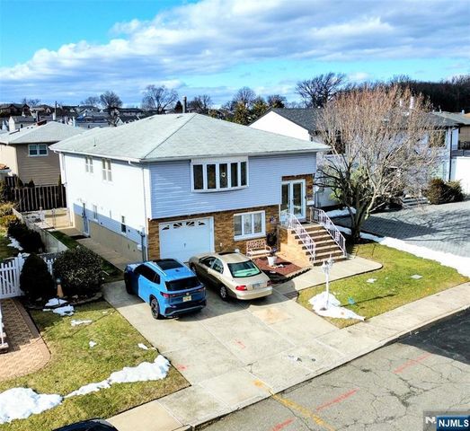 1033 Park Drive, Secaucus, NJ 07094