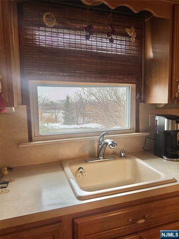 1033 Park Drive, Secaucus, NJ 07094