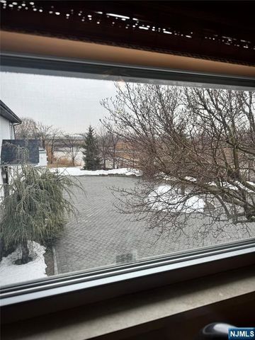 1033 Park Drive, Secaucus, NJ 07094