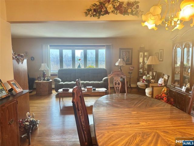 1033 Park Drive, Secaucus, NJ 07094