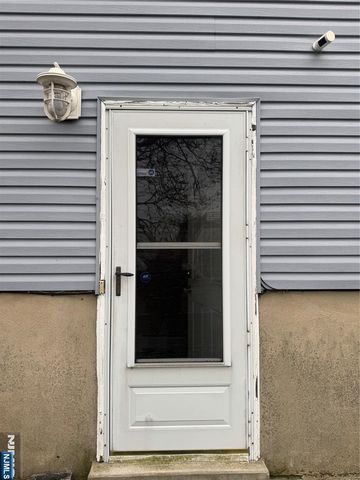 1033 Park Drive, Secaucus, NJ 07094