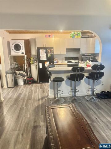 1033 Park Drive, Secaucus, NJ 07094