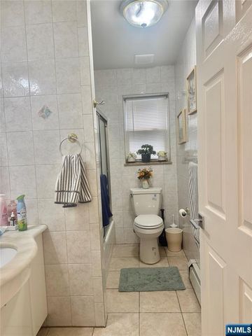 1033 Park Drive, Secaucus, NJ 07094