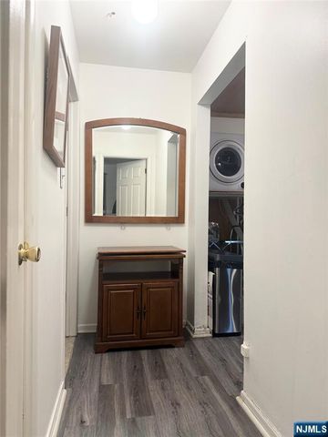 1033 Park Drive, Secaucus, NJ 07094