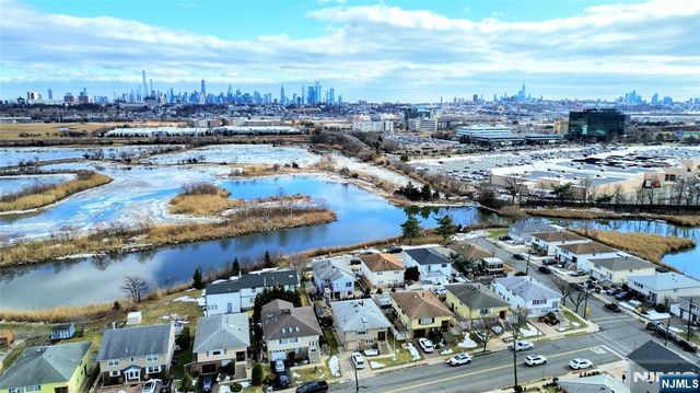 1033 Park Drive, Secaucus, NJ 07094