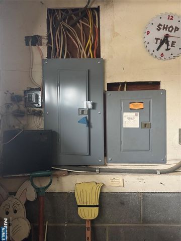 1033 Park Drive, Secaucus, NJ 07094