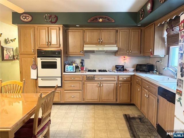 1033 Park Drive, Secaucus, NJ 07094