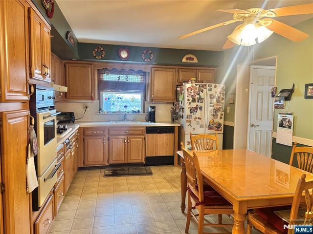 1033 Park Drive, Secaucus, NJ 07094