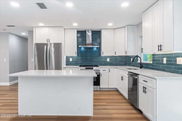 102 MULLINS Road, Palatka, FL 32177